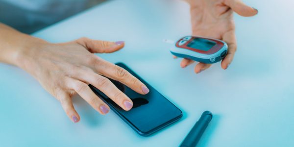 Mobile health - Measuring Glucose Levels and Using Smart Phone